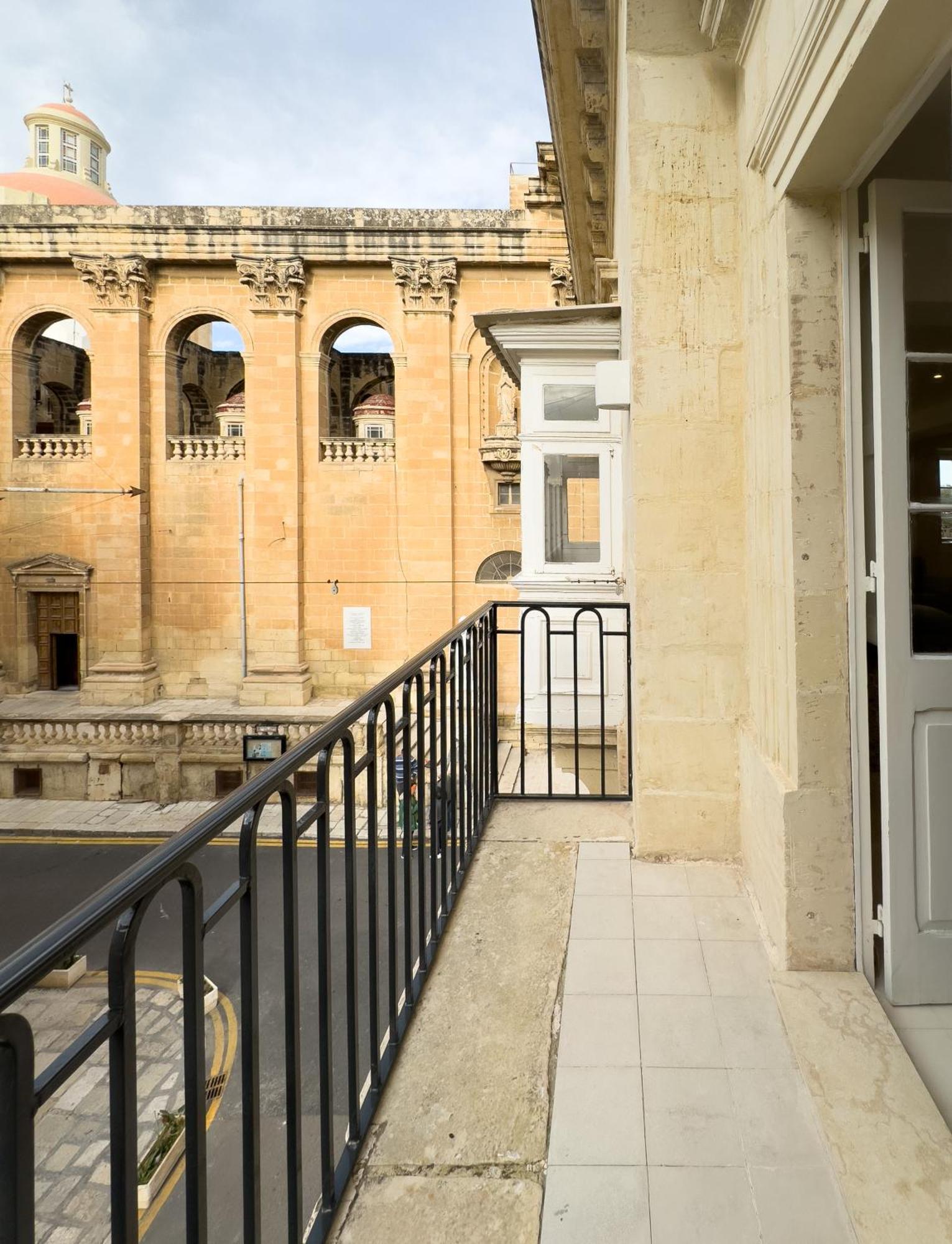 Florette Suite Designer Finish With Stunning Lounge Terrace By Arcobnb Floriana Exterior foto